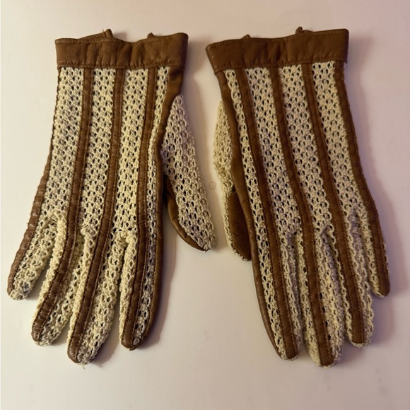 Authentic Vintage Crochet w/ Faux Leathertte Gloves in EUC - Picture 3 of 7